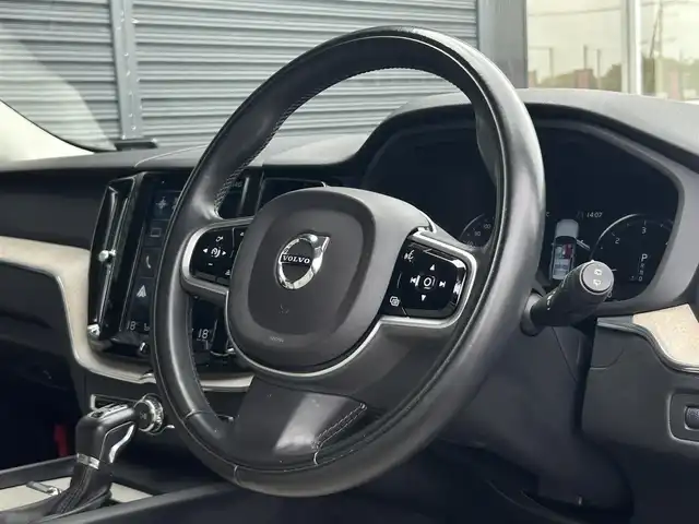 ボルボ ＸＣ６０ D4 AWD インスクリプション 茨城県 2018(平30)年 4.6万km グレー インテリセーフ　/３６０度カメラ　/ＡＣＣ　/ＬＫＡ　/ＢＬＩＳ　/ＨＵＤ　/白革　/シートヒーター　/ベンチレーション　/Ｍ付ＰＷシート　/ＰＷテールゲート　/ナビ　/１２セグ　/ＣａｒＰｌａｙ　/ＢＴ　/ＬＥＤ　/ＥＴＣ2.0　/禁煙車