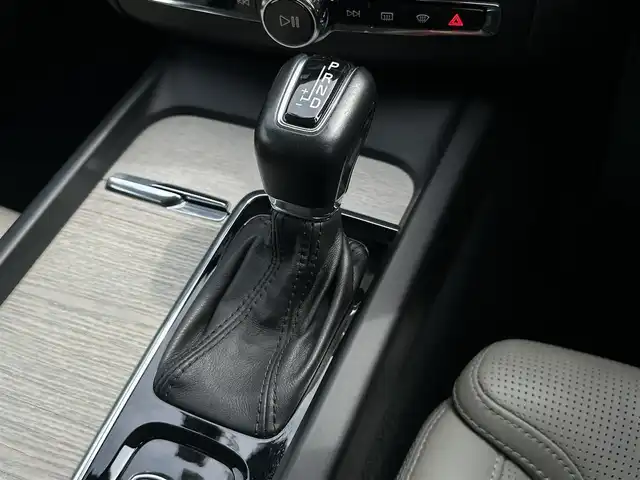 ボルボ ＸＣ６０ D4 AWD インスクリプション 茨城県 2018(平30)年 4.6万km グレー インテリセーフ　/３６０度カメラ　/ＡＣＣ　/ＬＫＡ　/ＢＬＩＳ　/ＨＵＤ　/白革　/シートヒーター　/ベンチレーション　/Ｍ付ＰＷシート　/ＰＷテールゲート　/ナビ　/１２セグ　/ＣａｒＰｌａｙ　/ＢＴ　/ＬＥＤ　/ＥＴＣ2.0　/禁煙車
