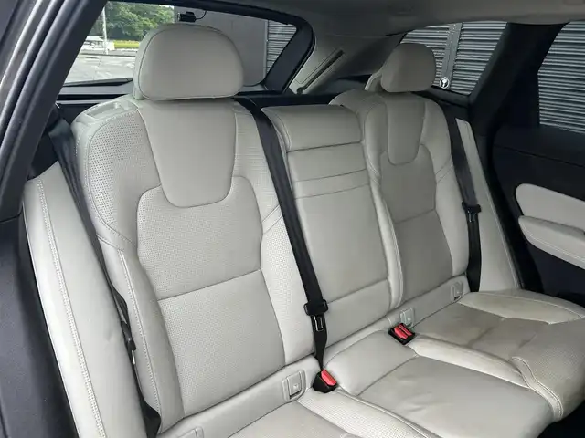ボルボ ＸＣ６０ D4 AWD インスクリプション 茨城県 2018(平30)年 4.6万km グレー インテリセーフ　/３６０度カメラ　/ＡＣＣ　/ＬＫＡ　/ＢＬＩＳ　/ＨＵＤ　/白革　/シートヒーター　/ベンチレーション　/Ｍ付ＰＷシート　/ＰＷテールゲート　/ナビ　/１２セグ　/ＣａｒＰｌａｙ　/ＢＴ　/ＬＥＤ　/ＥＴＣ2.0　/禁煙車