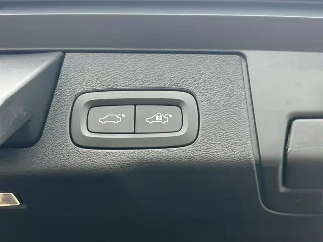 ボルボ ＸＣ６０ D4 AWD インスクリプション 茨城県 2018(平30)年 4.6万km グレー インテリセーフ　/３６０度カメラ　/ＡＣＣ　/ＬＫＡ　/ＢＬＩＳ　/ＨＵＤ　/白革　/シートヒーター　/ベンチレーション　/Ｍ付ＰＷシート　/ＰＷテールゲート　/ナビ　/１２セグ　/ＣａｒＰｌａｙ　/ＢＴ　/ＬＥＤ　/ＥＴＣ2.0　/禁煙車