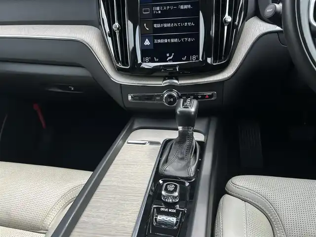 ボルボ ＸＣ６０ D4 AWD インスクリプション 茨城県 2018(平30)年 4.6万km グレー インテリセーフ　/３６０度カメラ　/ＡＣＣ　/ＬＫＡ　/ＢＬＩＳ　/ＨＵＤ　/白革　/シートヒーター　/ベンチレーション　/Ｍ付ＰＷシート　/ＰＷテールゲート　/ナビ　/１２セグ　/ＣａｒＰｌａｙ　/ＢＴ　/ＬＥＤ　/ＥＴＣ2.0　/禁煙車