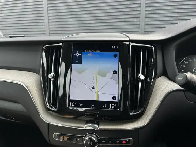 ボルボ ＸＣ６０ D4 AWD インスクリプション 茨城県 2018(平30)年 4.6万km グレー インテリセーフ　/３６０度カメラ　/ＡＣＣ　/ＬＫＡ　/ＢＬＩＳ　/ＨＵＤ　/白革　/シートヒーター　/ベンチレーション　/Ｍ付ＰＷシート　/ＰＷテールゲート　/ナビ　/１２セグ　/ＣａｒＰｌａｙ　/ＢＴ　/ＬＥＤ　/ＥＴＣ2.0　/禁煙車