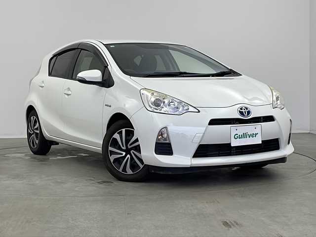 トヨタ アクア G 新潟県 2012(平24)年 4.5万km ライムホワイトパールクリスタルシャイン ディーラー純正メモリナビ/(NSZT-W62G)/(CD.DVD.SD.フルセグ.Bluetooth)/バックカメラ/オートライト/オートエアコン/ミラー型ドライブレコーダー/ETC/プッシュスタート/スマートキー/純正フロアマット