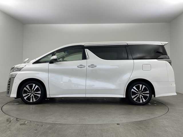 トヨタ ヴェルファイア Z Gエディション 兵庫県 2018(平30)年 5.8万km ホワイトパールクリスタルシャイン ・ワンオーナー車/・純正ナビ/CD/DVD/BT/AUX/TV/USB/HDMI/・純正フリップダウンモニター/・バックカメラ/・JBLプレミアムサウンドシステム/・シートヒーター（運転席＋助手席）/・エアシート（運転席＋助手席）/・パワーシート（１列目＋２列目）/・メモリーシート（運転席）/・黒革シート/・オットマン/・パワーバックドア/・ステアリングヒーター/・トヨタセーフティセンス/・プリクラッシュセーフティ/・レーンディパーチャーアラート/・ブラインドスポットモニター/・レーダークルーズコントロール/・電動パーキングブレーキ/・LEDオートライト/・オートマチックハイビーム/・両側パワースライドドア/・パーキングアシスト/・デジタルインナーミラー/・社外ドライブレコーダー/・ビルトインETC2.0/・スマートキー/・スペアキー/・nanoe/・純正ウッドコンビステアリング/・純正AW/・純正フロアマット