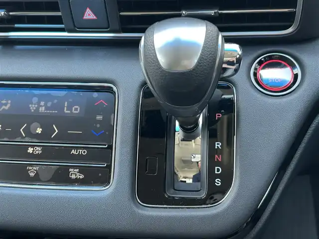 ホンダ オデッセイ アブソルート EX 福島県 2020(令2)年 0.9万km プレミアムヴィーナスブラックP Honda SENSING/・衝突軽減ブレーキ/・オートハイビーム/・誤発進抑制機能/・後方誤発進抑制機能/・路外逸脱警報機能/・車線維持支援システム/・歩行者事故低減ステアリング/・先行車発進お知らせ機能/・標識認識機能/純正10inメモリナビ/　【フルセグ/CD/DVD/SD/MSV/BT/USB/HDMI】/バックカメラ/全周囲カメラ/フリップダウンモニター/両側パワースライドドア/ハーフレザーシート/前席パワーシート/前席シートヒーター/ビルトインETC2.0/ドライブレコーダー前後/ステアリングスイッチ/レーダークルーズコントロール/パドルシフト/パーキングアシスト/レーンキープアシスト/横滑り防止機能/衝突軽減システム/アイドリングストップ/LEDヘッドライト（AUTO機能付き）/　・フォグランプ/純正フロアマット/純正ドアバイザー