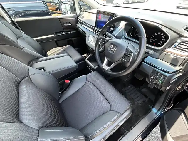 ホンダ オデッセイ アブソルート EX 福島県 2020(令2)年 0.9万km プレミアムヴィーナスブラックP Honda SENSING/・衝突軽減ブレーキ/・オートハイビーム/・誤発進抑制機能/・後方誤発進抑制機能/・路外逸脱警報機能/・車線維持支援システム/・歩行者事故低減ステアリング/・先行車発進お知らせ機能/・標識認識機能/純正10inメモリナビ/　【フルセグ/CD/DVD/SD/MSV/BT/USB/HDMI】/バックカメラ/全周囲カメラ/フリップダウンモニター/両側パワースライドドア/ハーフレザーシート/前席パワーシート/前席シートヒーター/ビルトインETC2.0/ドライブレコーダー前後/ステアリングスイッチ/レーダークルーズコントロール/パドルシフト/パーキングアシスト/レーンキープアシスト/横滑り防止機能/衝突軽減システム/アイドリングストップ/LEDヘッドライト（AUTO機能付き）/　・フォグランプ/純正フロアマット/純正ドアバイザー