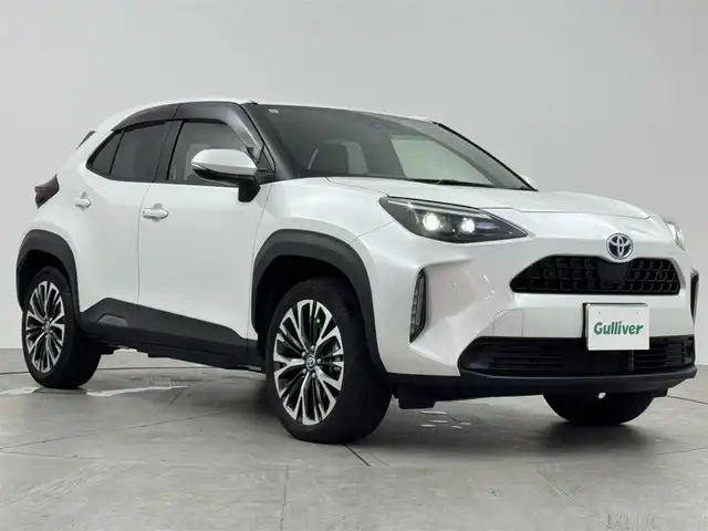 トヨタ ヤリスクロス ハイブリッド Z 愛知県 2023(令5)年 3.4万km プラチナホワイトパールマイカ TSS /レーダークルーズコントロール　/パワーバックドア　/ステアリングヒーター　/純正ディスプレイオーディオ　/Bluetooth　/フルセグTV　/シートヒーター　/ハーフレザーシート　/革巻きステアリング　/ビルトインETC　/HUD　/純正18インチアルミホイール　