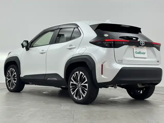トヨタ ヤリスクロス ハイブリッド Z 愛知県 2023(令5)年 3.4万km プラチナホワイトパールマイカ TSS /レーダークルーズコントロール　/パワーバックドア　/ステアリングヒーター　/純正ディスプレイオーディオ　/Bluetooth　/フルセグTV　/シートヒーター　/ハーフレザーシート　/革巻きステアリング　/ビルトインETC　/HUD　/純正18インチアルミホイール　