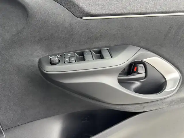 トヨタ ヤリスクロス ハイブリッド Z 愛知県 2023(令5)年 3.4万km プラチナホワイトパールマイカ TSS /レーダークルーズコントロール　/パワーバックドア　/ステアリングヒーター　/純正ディスプレイオーディオ　/Bluetooth　/フルセグTV　/シートヒーター　/ハーフレザーシート　/革巻きステアリング　/ビルトインETC　/HUD　/純正18インチアルミホイール　