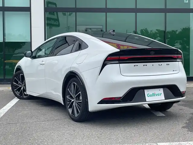 トヨタ プリウス Z 和歌山県 2023(令5)年 2万km プラチナホワイトパールマイカ 純正12.3インチナビ/（BT/AM/FM/)/フルセグTV/全方位カメラ/衝突軽減ブレーキ/レーンキープアシスト/レーダークルーズコントロール/オートライト/ブラインドスポットモニター/前後コーナーセンサー/ビルトインETC/前方ドラレコ/デジタルインナーミラー/パノラマルーフ/前席/・シートベンチレーション/・シートヒーター/D席/・シートメモリー/・パワーシート/ステアリングヒーター/AC１００V充電/スマホ充電/フルオートパワーウィンドウ/電動リアゲート