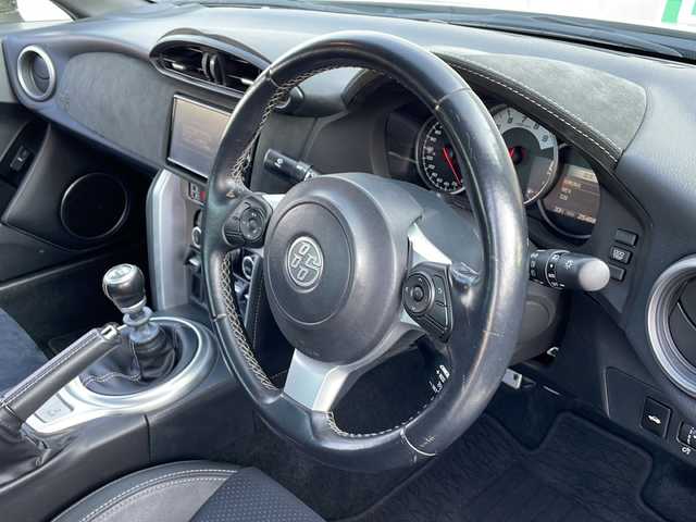 トヨタ ８６ GT リミテッド 富山県 2017(平29)年 2.6万km クリスタルホワイトパール TOM’SハイパーチャージャーKIT/モデリスタエアロ/モデリスタ18インチアルミホイール/純正トルセンLSD/純正SDナビ（NSZT-W66T）/フルセグ/Bluetooth/DVD再生/バックカメラ/クルーズコントロール/ETC/シートヒーター/LEDヘッドランプ
