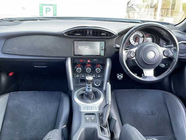 トヨタ ８６ GT リミテッド 富山県 2017(平29)年 2.6万km クリスタルホワイトパール TOM’SハイパーチャージャーKIT/モデリスタエアロ/モデリスタ18インチアルミホイール/純正トルセンLSD/純正SDナビ（NSZT-W66T）/フルセグ/Bluetooth/DVD再生/バックカメラ/クルーズコントロール/ETC/シートヒーター/LEDヘッドランプ