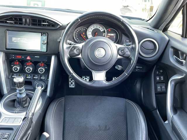 トヨタ ８６ GT リミテッド 富山県 2017(平29)年 2.6万km クリスタルホワイトパール TOM’SハイパーチャージャーKIT/モデリスタエアロ/モデリスタ18インチアルミホイール/純正トルセンLSD/純正SDナビ（NSZT-W66T）/フルセグ/Bluetooth/DVD再生/バックカメラ/クルーズコントロール/ETC/シートヒーター/LEDヘッドランプ