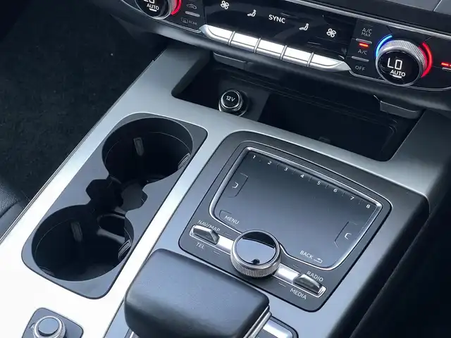 アウディ Ｑ７ 45TFSIクワトロ 山梨県 2019(令1)年 3.5万km グレイシアホワイトメタリック 7人乗/マトリLED /黒革　/OP20AW /バーチャル/純正ＭＭＩメモリナビ/Ｂカメラ/全周囲カメラ/アシスタンスＰ/前Ｐシート/４ゾーンシートＨ/ＡＣＣ/ＬＫＡ/カープレイ/アンドロイドＡ/パワーバックドア/取説/Ａライト/Ａハイビーム