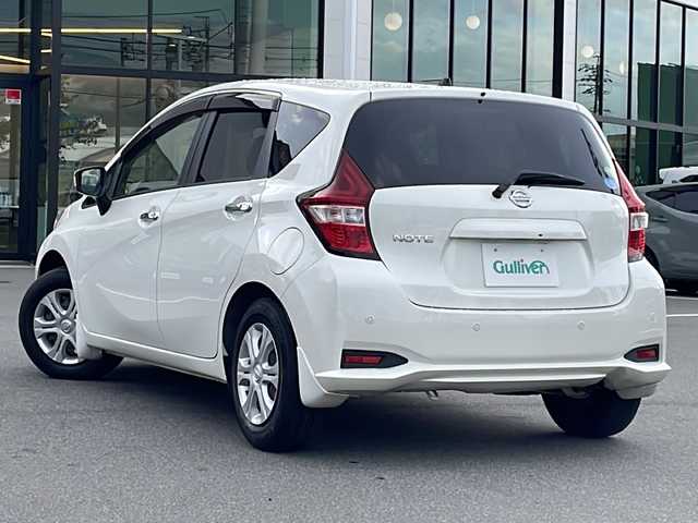 日産 ノート X Vセレクション 長野県 2020(令2)年 0.4万km ブリリアントホワイトパール 社外ナビ/フルセグTV/Bluetooth/エマージェンシーブレーキ/前後コーナーセンサー/レーンキープアシスト/純正オーディオ(AM/FM/CD)/ステアリングリモコン/オートライト/電動格納ミラー/禁煙車