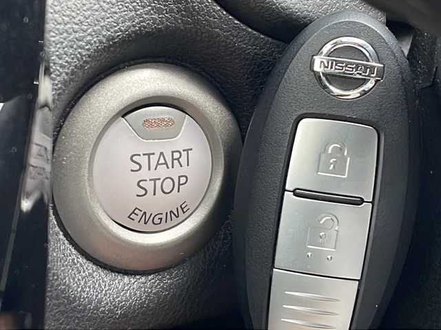 日産 ノート X Vセレクション 三重県 2020(令2)年 0.4万km ブリリアントホワイトパール エマージェンシーブレーキ/前後コーナーセンサー/レーンキープアシスト/純正オーディオ(AM/FM/CD)/ステアリングリモコン/オートライト/電動格納ミラー/禁煙車