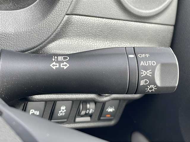 日産 ノート X Vセレクション 三重県 2020(令2)年 0.4万km ブリリアントホワイトパール エマージェンシーブレーキ/前後コーナーセンサー/レーンキープアシスト/純正オーディオ(AM/FM/CD)/ステアリングリモコン/オートライト/電動格納ミラー/禁煙車