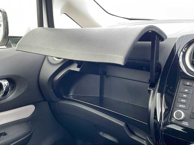 日産 ノート X Vセレクション 長野県 2020(令2)年 0.4万km ブリリアントホワイトパール 社外ナビ/フルセグTV/Bluetooth/エマージェンシーブレーキ/前後コーナーセンサー/レーンキープアシスト/純正オーディオ(AM/FM/CD)/ステアリングリモコン/オートライト/電動格納ミラー/禁煙車