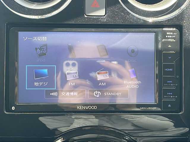 日産 ノート X Vセレクション 三重県 2020(令2)年 0.4万km ブリリアントホワイトパール 社外ナビ/フルセグTV/Bluetooth/エマージェンシーブレーキ/前後コーナーセンサー/レーンキープアシスト/純正オーディオ(AM/FM/CD)/ステアリングリモコン/オートライト/電動格納ミラー/禁煙車