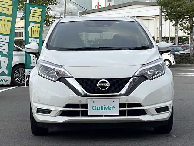 日産 ノート X Vセレクション 長野県 2020(令2)年 0.4万km ブリリアントホワイトパール 社外ナビ/フルセグTV/Bluetooth/エマージェンシーブレーキ/前後コーナーセンサー/レーンキープアシスト/純正オーディオ(AM/FM/CD)/ステアリングリモコン/オートライト/電動格納ミラー/禁煙車