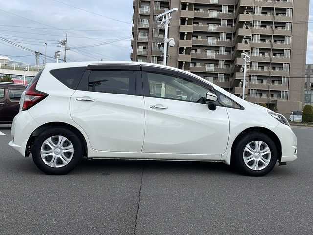 日産 ノート X Vセレクション 長野県 2020(令2)年 0.4万km ブリリアントホワイトパール 社外ナビ/フルセグTV/Bluetooth/エマージェンシーブレーキ/前後コーナーセンサー/レーンキープアシスト/純正オーディオ(AM/FM/CD)/ステアリングリモコン/オートライト/電動格納ミラー/禁煙車