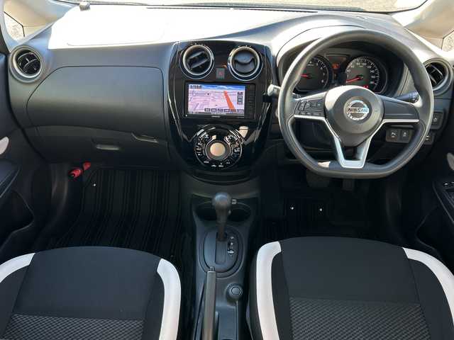 日産 ノート X Vセレクション 石川県 2020(令2)年 0.4万km ブリリアントホワイトパール 社外ナビ【MDV-L504W】/　CD/DVD/FM/AM/Bluetooth/フルセグ/プッシュスタート/スペアキー/前後コーナーセンサー/オートライト/純正フロアマット/横滑り防止/レーンキープアシスト/衝突被害軽減システム/アイドリングストップ