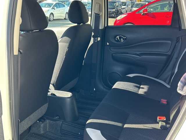 日産 ノート X Vセレクション 石川県 2020(令2)年 0.4万km ブリリアントホワイトパール 社外ナビ【MDV-L504W】/　CD/DVD/FM/AM/Bluetooth/フルセグ/プッシュスタート/スペアキー/前後コーナーセンサー/オートライト/純正フロアマット/横滑り防止/レーンキープアシスト/衝突被害軽減システム/アイドリングストップ