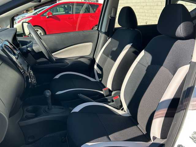 日産 ノート X Vセレクション 石川県 2020(令2)年 0.4万km ブリリアントホワイトパール 社外ナビ【MDV-L504W】/　CD/DVD/FM/AM/Bluetooth/フルセグ/プッシュスタート/スペアキー/前後コーナーセンサー/オートライト/純正フロアマット/横滑り防止/レーンキープアシスト/衝突被害軽減システム/アイドリングストップ