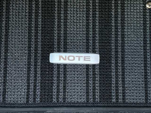 日産 ノート X Vセレクション 石川県 2020(令2)年 0.4万km ブリリアントホワイトパール 社外ナビ【MDV-L504W】/　CD/DVD/FM/AM/Bluetooth/フルセグ/プッシュスタート/スペアキー/前後コーナーセンサー/オートライト/純正フロアマット/横滑り防止/レーンキープアシスト/衝突被害軽減システム/アイドリングストップ