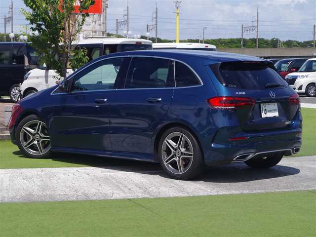 メルセデス・ベンツ Ｂ１８０ AMGライン 千葉県 2019(令1)年 2.2万km デニムブルー アクティブレーンキーピングアシスト/レーンチェンジアシト/アクティブステアリングアシスト/アテンションアシスト/ディストロニック/パワーバックドア/ハーフレザーシート/前席パワーシート/シートヒーター/ワイヤレス充電/純正ナビ/地デジTV/【Bluetooth接続】/バックカメラ/ドライブレコーダー（前後撮影）/革巻きステアリング/ステアリングスイッチ/パドルシフト/ETC（2.0）/LEDヘッドライト/フォグライト/ウインカーミラー/パークトロニック/純正18インチアルミホイル/サイド/カーテンエアバッグ/キーレスゴー