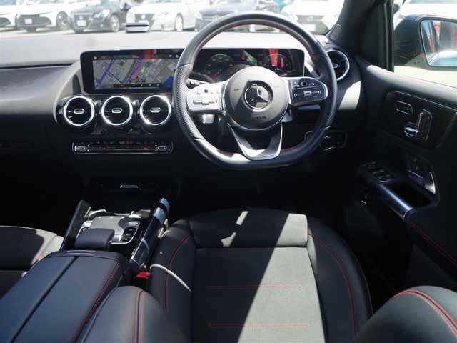 メルセデス・ベンツ Ｂ１８０ AMGライン 千葉県 2019(令1)年 2.2万km デニムブルー アクティブレーンキーピングアシスト/レーンチェンジアシト/アクティブステアリングアシスト/アテンションアシスト/ディストロニック/パワーバックドア/ハーフレザーシート/前席パワーシート/シートヒーター/ワイヤレス充電/純正ナビ/地デジTV/【Bluetooth接続】/バックカメラ/ドライブレコーダー（前後撮影）/革巻きステアリング/ステアリングスイッチ/パドルシフト/ETC（2.0）/LEDヘッドライト/フォグライト/ウインカーミラー/パークトロニック/純正18インチアルミホイル/サイド/カーテンエアバッグ/キーレスゴー