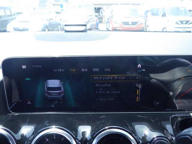 メルセデス・ベンツ Ｂ１８０ AMGライン 千葉県 2019(令1)年 2.2万km デニムブルー アクティブレーンキーピングアシスト/レーンチェンジアシト/アクティブステアリングアシスト/アテンションアシスト/ディストロニック/パワーバックドア/ハーフレザーシート/前席パワーシート/シートヒーター/ワイヤレス充電/純正ナビ/地デジTV/【Bluetooth接続】/バックカメラ/ドライブレコーダー（前後撮影）/革巻きステアリング/ステアリングスイッチ/パドルシフト/ETC（2.0）/LEDヘッドライト/フォグライト/ウインカーミラー/パークトロニック/純正18インチアルミホイル/サイド/カーテンエアバッグ/キーレスゴー