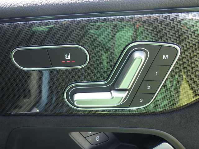 メルセデス・ベンツ Ｂ１８０ AMGライン 千葉県 2019(令1)年 2.2万km デニムブルー アクティブレーンキーピングアシスト/レーンチェンジアシト/アクティブステアリングアシスト/アテンションアシスト/ディストロニック/パワーバックドア/ハーフレザーシート/前席パワーシート/シートヒーター/ワイヤレス充電/純正ナビ/地デジTV/【Bluetooth接続】/バックカメラ/ドライブレコーダー（前後撮影）/革巻きステアリング/ステアリングスイッチ/パドルシフト/ETC（2.0）/LEDヘッドライト/フォグライト/ウインカーミラー/パークトロニック/純正18インチアルミホイル/サイド/カーテンエアバッグ/キーレスゴー