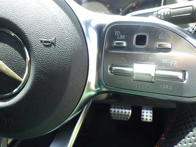 メルセデス・ベンツ Ｂ１８０ AMGライン 千葉県 2019(令1)年 2.2万km デニムブルー アクティブレーンキーピングアシスト/レーンチェンジアシト/アクティブステアリングアシスト/アテンションアシスト/ディストロニック/パワーバックドア/ハーフレザーシート/前席パワーシート/シートヒーター/ワイヤレス充電/純正ナビ/地デジTV/【Bluetooth接続】/バックカメラ/ドライブレコーダー（前後撮影）/革巻きステアリング/ステアリングスイッチ/パドルシフト/ETC（2.0）/LEDヘッドライト/フォグライト/ウインカーミラー/パークトロニック/純正18インチアルミホイル/サイド/カーテンエアバッグ/キーレスゴー