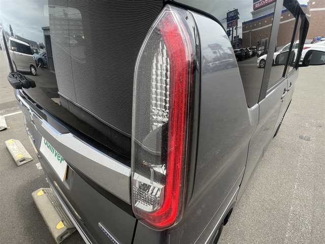 三菱 ｅＫクロススペース T 秋田県 2020(令2)年 1万km チタニウムグレーメタリック ４WD/LEDヘッドライト/ターボ/両側パワスラ/衝突軽減システム/社外ナビ/フルセグ/バックカメラ/純正アルミ/スマートキー/レーンキープアシスト/前席シートヒーター/ダウンヒルアシストコントロール/プッシュスタート/コーナーセンサー/ステアリングスイッチ/パドルシフト/ETC/オートライト/オートエアコン/パワーステアリング/パワーウィンドウ/レベライザー/横滑り防止/電動格納ウィンカーミラー/保証書/取扱説明書/記録簿