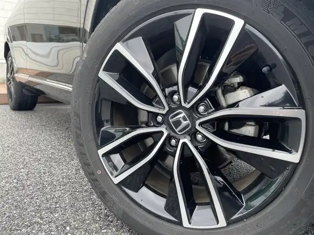 ホンダ ヴェゼル ハイブリッド e:HEV Z 滋賀県 2021(令3)年 4.7万km クリスタルブラックパール ガソリン（ハイブリッド）/4WD(F4)/CVT/純正メモリナビ/（AM/FM/Bluetooth）/車外カメラ/（バック/サイド/フロント/全周囲）/レーダークルーズコントロール/ETC2.0/ワイヤレス充電/パワーバックドア/コーナーセンサー（前後）/シートヒーター（D・N)/横滑り防止装置/衝突軽減ブレーキ/車線逸脱防止/レーンキープアシスト/フロントワイパーデアイサー/ミラーヒーター/ブラインドスポットモニター/USBポート/ステアリングヒーター/ダウンヒルアシスト/ブレーキホールド/電子パーキング/パドルシフト/フォグランプ/オートライト/車外AW付きスタッドレス積込み/（215/60/R17）2021年式/純正マット/ドアバイザー/電動格納ミラー/LEDヘッドライト
