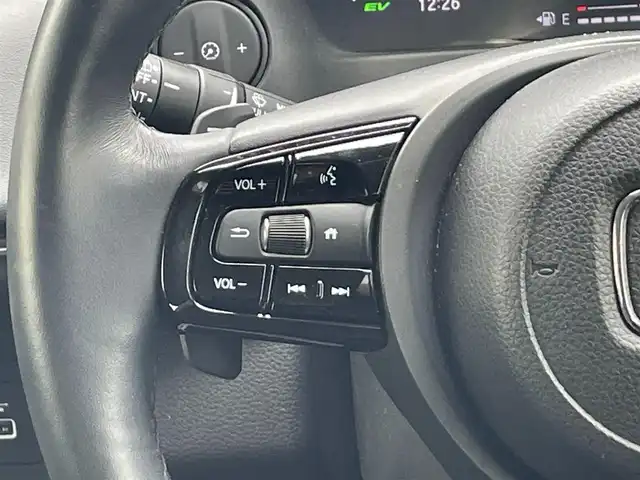 ホンダ ヴェゼル ハイブリッド e:HEV Z 滋賀県 2021(令3)年 4.7万km クリスタルブラックパール ガソリン（ハイブリッド）/4WD(F4)/CVT/純正メモリナビ/（AM/FM/Bluetooth）/車外カメラ/（バック/サイド/フロント/全周囲）/レーダークルーズコントロール/ETC2.0/ワイヤレス充電/パワーバックドア/コーナーセンサー（前後）/シートヒーター（D・N)/横滑り防止装置/衝突軽減ブレーキ/車線逸脱防止/レーンキープアシスト/フロントワイパーデアイサー/ミラーヒーター/ブラインドスポットモニター/USBポート/ステアリングヒーター/ダウンヒルアシスト/ブレーキホールド/電子パーキング/パドルシフト/フォグランプ/オートライト/車外AW付きスタッドレス積込み/（215/60/R17）2021年式/純正マット/ドアバイザー/電動格納ミラー/LEDヘッドライト