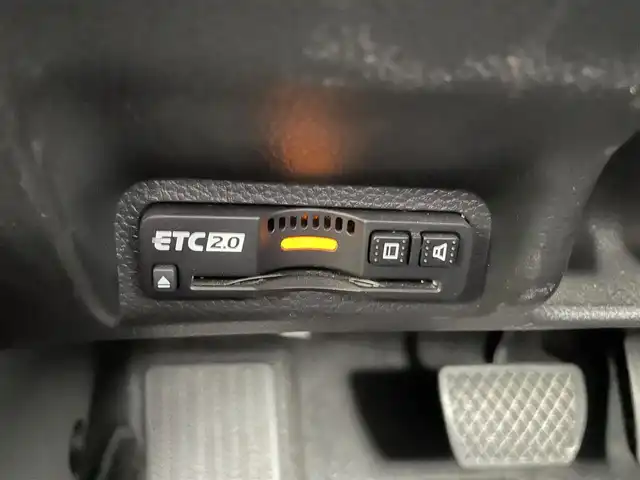 ホンダ ヴェゼル ハイブリッド e:HEV Z 滋賀県 2021(令3)年 4.7万km クリスタルブラックパール ガソリン（ハイブリッド）/4WD(F4)/CVT/純正メモリナビ/（AM/FM/Bluetooth）/車外カメラ/（バック/サイド/フロント/全周囲）/レーダークルーズコントロール/ETC2.0/ワイヤレス充電/パワーバックドア/コーナーセンサー（前後）/シートヒーター（D・N)/横滑り防止装置/衝突軽減ブレーキ/車線逸脱防止/レーンキープアシスト/フロントワイパーデアイサー/ミラーヒーター/ブラインドスポットモニター/USBポート/ステアリングヒーター/ダウンヒルアシスト/ブレーキホールド/電子パーキング/パドルシフト/フォグランプ/オートライト/車外AW付きスタッドレス積込み/（215/60/R17）2021年式/純正マット/ドアバイザー/電動格納ミラー/LEDヘッドライト
