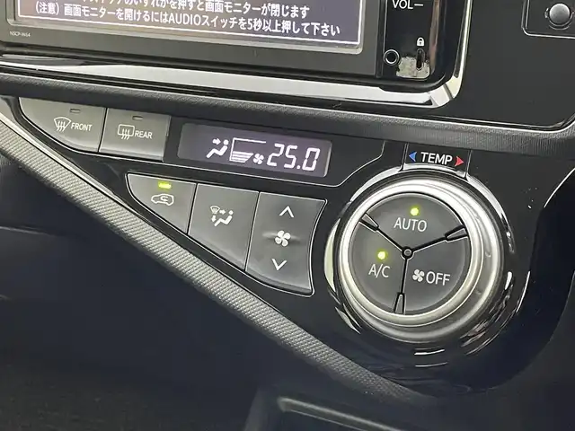 トヨタ アクア S 茨城県 2015(平27)年 5.6万km ブラックマイカ 純正ナビ/バックカメラ/ワンセグ/ETC/ドラレコ/スマートキー/プッシュスタート