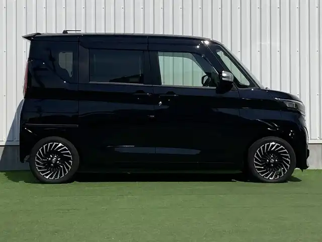 日産 ルークス HWS Gターボ アーバンクロム プロパイロットED 香川県 2024(令6)年 0.6万km ブラック 登録時走行距離：5591km/純正9型ディスプレイオーディオ/全方位カメラ/ドライブレコーダー/ビルトインETC/デジタルインナーミラー/両側パワースライドドア/エマージェンシーブレーキ/レーンキープアシスト/レーダークルーズコントロール/クリアランスソナー/LEDヘッドライト/オートライト/フォグランプ/横滑り防止装置/アイドリングストップ/フレーザークロスシート/サーキュレーター/ロールサンシェード/革巻きステアリング/ステアリングスイッチ/プッシュスタート/スマートキー