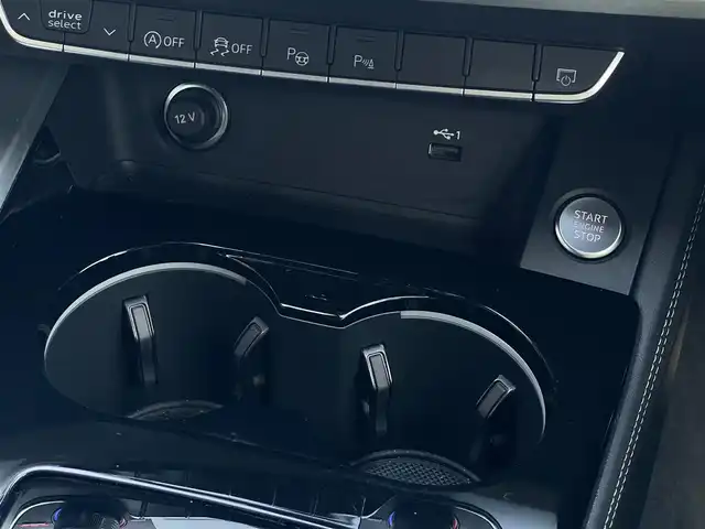 アウディ Ａ４ アバント 40TDIクワトロ Sライン 山梨県 2023(令5)年 4.4万km デイトナグレーパールエフェクト １オナ /マトリクスLED /ACC /黒半革 /シートH/純正メモリナビ/フルセグ/ＢＴ/カープレイ/ＡＣＣ/ＢＳＡ/ＬＫＡ/Ｓアシスト/Ｐバックドア/前後コーナーセンサー/ＯＺ１９インチＡＷ/ＬＥＤ/ＡＨビーム/Ａライト/保証書/取説/スペアキー