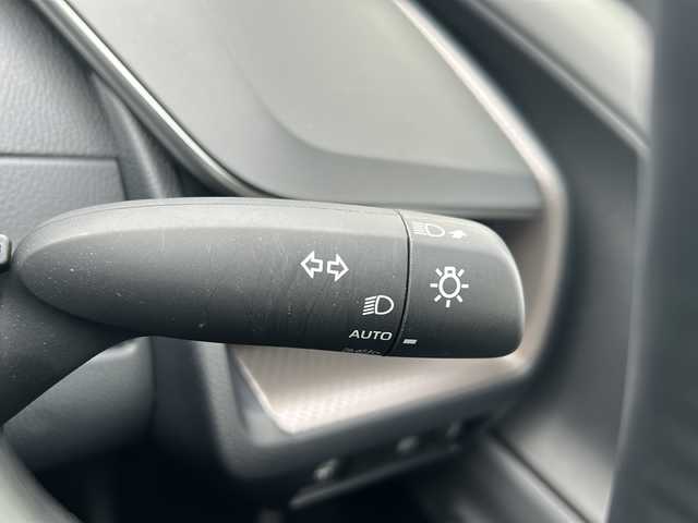 トヨタ プリウス Z 岐阜県 2025(令7)年 0.8万km プラチナホワイトパールマイカ 登録時走行距離：7533km/禁煙車/ワンオーナー/モデリスタエアロ/OPディスプレイオーディオ（ナビ機能付き）/OPデジタルインナーミラー/フルセグテレビ/パノラマビューモニター/ドライブレコーダー/トランクスポイラー/ブラインドスポットモニター/クルーズコントロール/トヨタチームメイト/コーナーセンサー/パワーバックドア/黒合皮レザーシート/シートヒーター/エアシート/ETC２．０/オートライト/オートマチックハイビーム/ワイヤレス充電器/AC１００V/純正19インチアルミホイール/プッシュスタート/スマートキー/保証書/取扱説明書/スペアキー