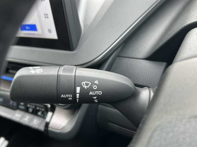 トヨタ プリウス Z 岐阜県 2025(令7)年 0.8万km プラチナホワイトパールマイカ 登録時走行距離：7533km/禁煙車/ワンオーナー/モデリスタエアロ/OPディスプレイオーディオ（ナビ機能付き）/OPデジタルインナーミラー/フルセグテレビ/パノラマビューモニター/ドライブレコーダー/トランクスポイラー/ブラインドスポットモニター/クルーズコントロール/トヨタチームメイト/コーナーセンサー/パワーバックドア/黒合皮レザーシート/シートヒーター/エアシート/ETC２．０/オートライト/オートマチックハイビーム/ワイヤレス充電器/AC１００V/純正19インチアルミホイール/プッシュスタート/スマートキー/保証書/取扱説明書/スペアキー