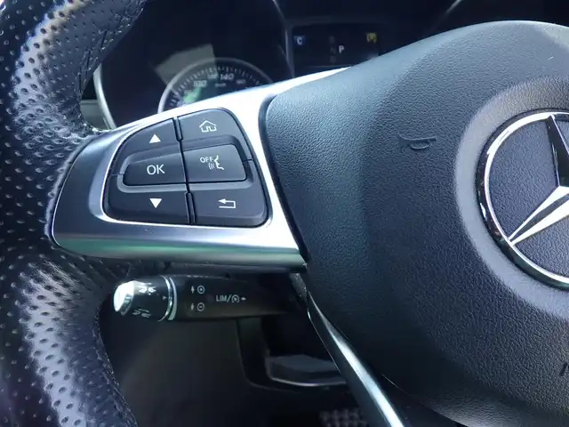 メルセデス・ベンツ ＧＬＣ２２０ d 4マチックスポーツ 千葉県 2018(平30)年 5.2万km ダイヤモンドホワイト アクティブブレーキアシスト/ブラインドスポットアシスト/レーンキープアシスト/アテンションアシスト/ヘッドアップディスプレイ/ディスタンスパイロット/パワーバックドア/純正HDDナビ/地デジTV/【DVD/CD再生機能　Bluetooth接続】/360°カメラ/ドライブレコーダー/前席パワーシート/各席シートヒーター/革巻きステアリング/ステアリングスイッチ/パドルシフト/ETC/LEDヘッドライト/フォグライト/ウインカーミラー/純正19インチアルミホイル/サイド/カーテンエアバッグ/キーレスゴー
