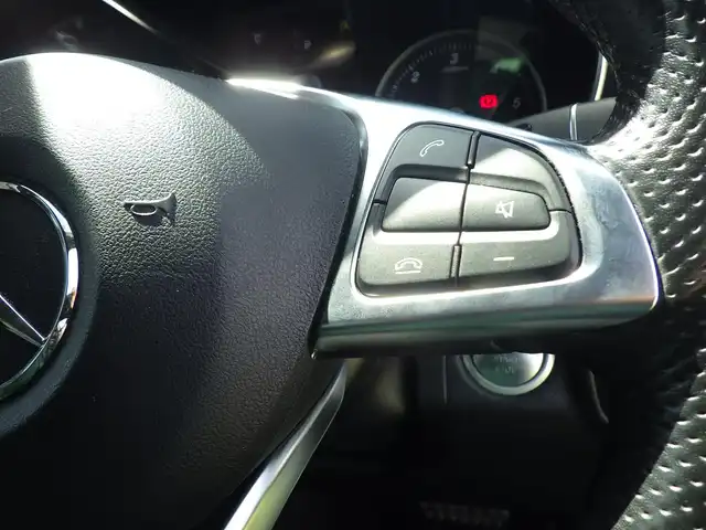 メルセデス・ベンツ ＧＬＣ２２０ d 4マチックスポーツ 千葉県 2018(平30)年 5.2万km ダイヤモンドホワイト アクティブブレーキアシスト/ブラインドスポットアシスト/レーンキープアシスト/アテンションアシスト/ヘッドアップディスプレイ/ディスタンスパイロット/パワーバックドア/純正HDDナビ/地デジTV/【DVD/CD再生機能　Bluetooth接続】/360°カメラ/ドライブレコーダー/前席パワーシート/各席シートヒーター/革巻きステアリング/ステアリングスイッチ/パドルシフト/ETC/LEDヘッドライト/フォグライト/ウインカーミラー/純正19インチアルミホイル/サイド/カーテンエアバッグ/キーレスゴー