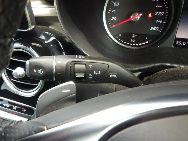 メルセデス・ベンツ ＧＬＣ２２０ d 4マチックスポーツ 千葉県 2018(平30)年 5.2万km ダイヤモンドホワイト アクティブブレーキアシスト/ブラインドスポットアシスト/レーンキープアシスト/アテンションアシスト/ヘッドアップディスプレイ/ディスタンスパイロット/パワーバックドア/純正HDDナビ/地デジTV/【DVD/CD再生機能　Bluetooth接続】/360°カメラ/ドライブレコーダー/前席パワーシート/各席シートヒーター/革巻きステアリング/ステアリングスイッチ/パドルシフト/ETC/LEDヘッドライト/フォグライト/ウインカーミラー/純正19インチアルミホイル/サイド/カーテンエアバッグ/キーレスゴー