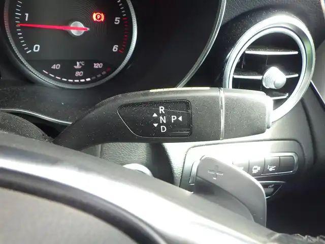 メルセデス・ベンツ ＧＬＣ２２０ d 4マチックスポーツ 千葉県 2018(平30)年 5.2万km ダイヤモンドホワイト アクティブブレーキアシスト/ブラインドスポットアシスト/レーンキープアシスト/アテンションアシスト/ヘッドアップディスプレイ/ディスタンスパイロット/パワーバックドア/純正HDDナビ/地デジTV/【DVD/CD再生機能　Bluetooth接続】/360°カメラ/ドライブレコーダー/前席パワーシート/各席シートヒーター/革巻きステアリング/ステアリングスイッチ/パドルシフト/ETC/LEDヘッドライト/フォグライト/ウインカーミラー/純正19インチアルミホイル/サイド/カーテンエアバッグ/キーレスゴー