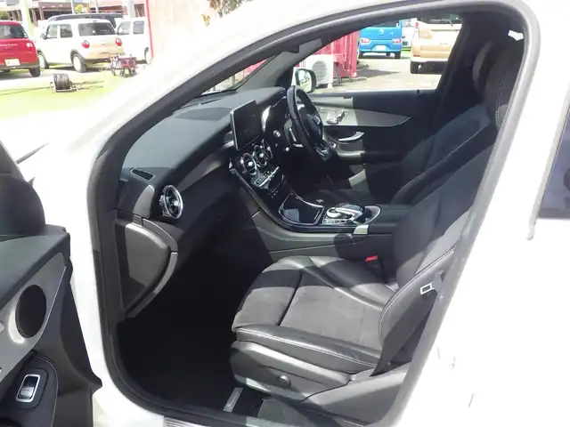 メルセデス・ベンツ ＧＬＣ２２０ d 4マチックスポーツ 千葉県 2018(平30)年 5.2万km ダイヤモンドホワイト アクティブブレーキアシスト/ブラインドスポットアシスト/レーンキープアシスト/アテンションアシスト/ヘッドアップディスプレイ/ディスタンスパイロット/パワーバックドア/純正HDDナビ/地デジTV/【DVD/CD再生機能　Bluetooth接続】/360°カメラ/ドライブレコーダー/前席パワーシート/各席シートヒーター/革巻きステアリング/ステアリングスイッチ/パドルシフト/ETC/LEDヘッドライト/フォグライト/ウインカーミラー/純正19インチアルミホイル/サイド/カーテンエアバッグ/キーレスゴー