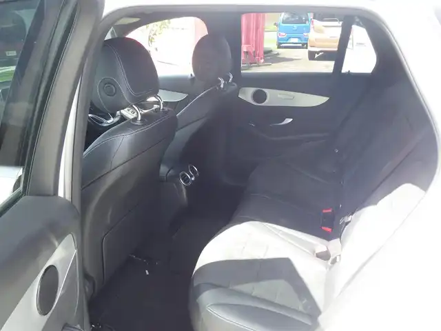 メルセデス・ベンツ ＧＬＣ２２０ d 4マチックスポーツ 千葉県 2018(平30)年 5.2万km ダイヤモンドホワイト アクティブブレーキアシスト/ブラインドスポットアシスト/レーンキープアシスト/アテンションアシスト/ヘッドアップディスプレイ/ディスタンスパイロット/パワーバックドア/純正HDDナビ/地デジTV/【DVD/CD再生機能　Bluetooth接続】/360°カメラ/ドライブレコーダー/前席パワーシート/各席シートヒーター/革巻きステアリング/ステアリングスイッチ/パドルシフト/ETC/LEDヘッドライト/フォグライト/ウインカーミラー/純正19インチアルミホイル/サイド/カーテンエアバッグ/キーレスゴー