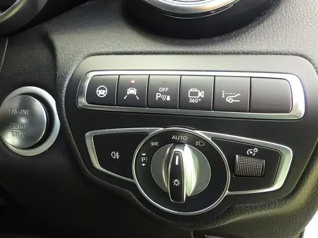 メルセデス・ベンツ ＧＬＣ２２０ d 4マチックスポーツ 千葉県 2018(平30)年 5.2万km ダイヤモンドホワイト アクティブブレーキアシスト/ブラインドスポットアシスト/レーンキープアシスト/アテンションアシスト/ヘッドアップディスプレイ/ディスタンスパイロット/パワーバックドア/純正HDDナビ/地デジTV/【DVD/CD再生機能　Bluetooth接続】/360°カメラ/ドライブレコーダー/前席パワーシート/各席シートヒーター/革巻きステアリング/ステアリングスイッチ/パドルシフト/ETC/LEDヘッドライト/フォグライト/ウインカーミラー/純正19インチアルミホイル/サイド/カーテンエアバッグ/キーレスゴー